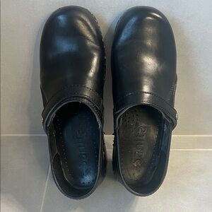 Sanita Professional Clogs Black Leather Size 37 Nursing Shoes Slip Resistant